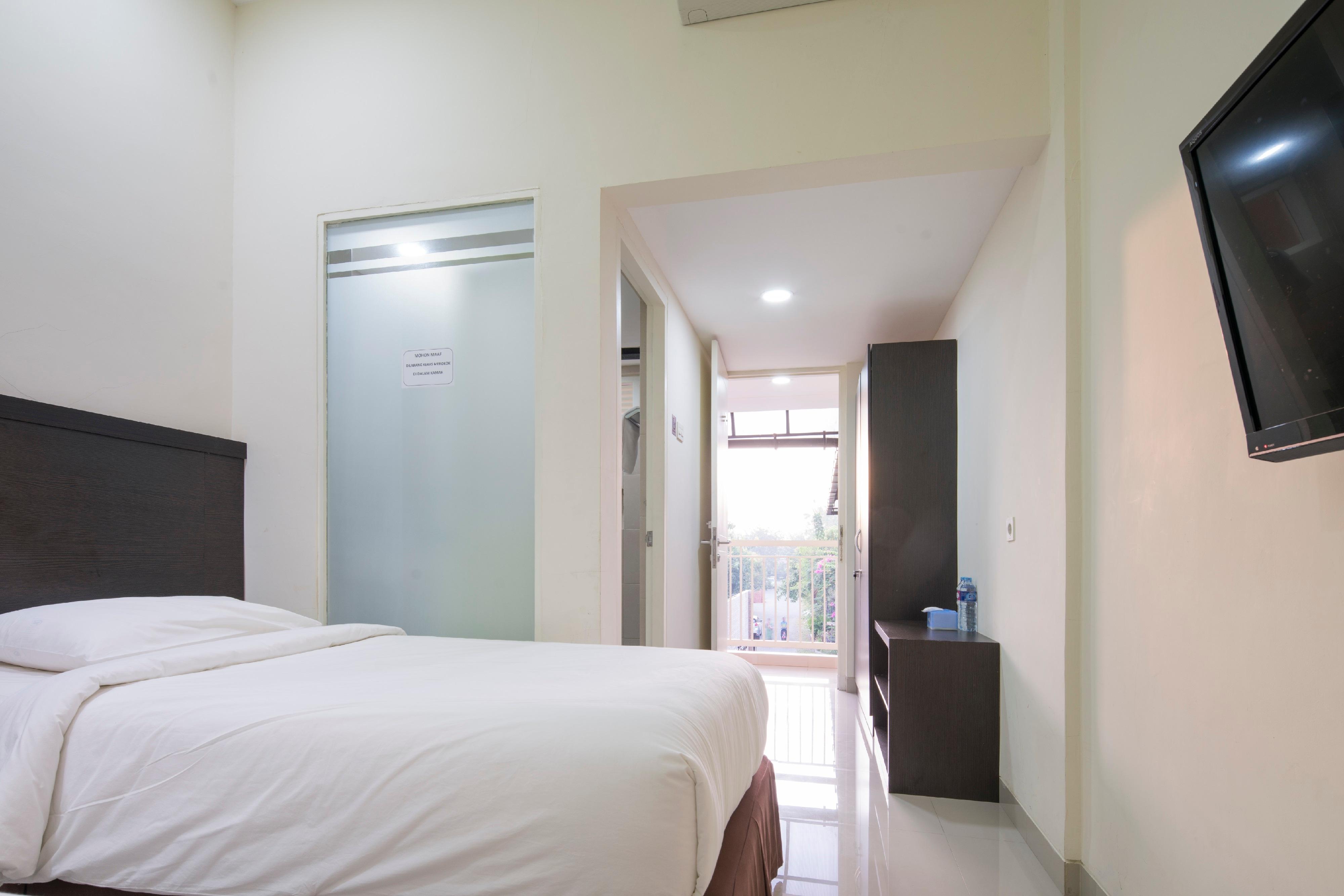 Queen BedRoom - with Balcony